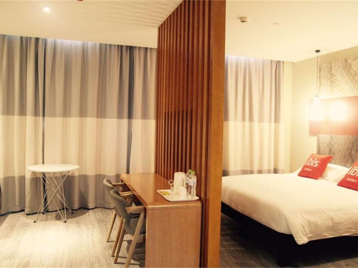 Ibis Chengdu Meizhou Center Экстерьер фото
